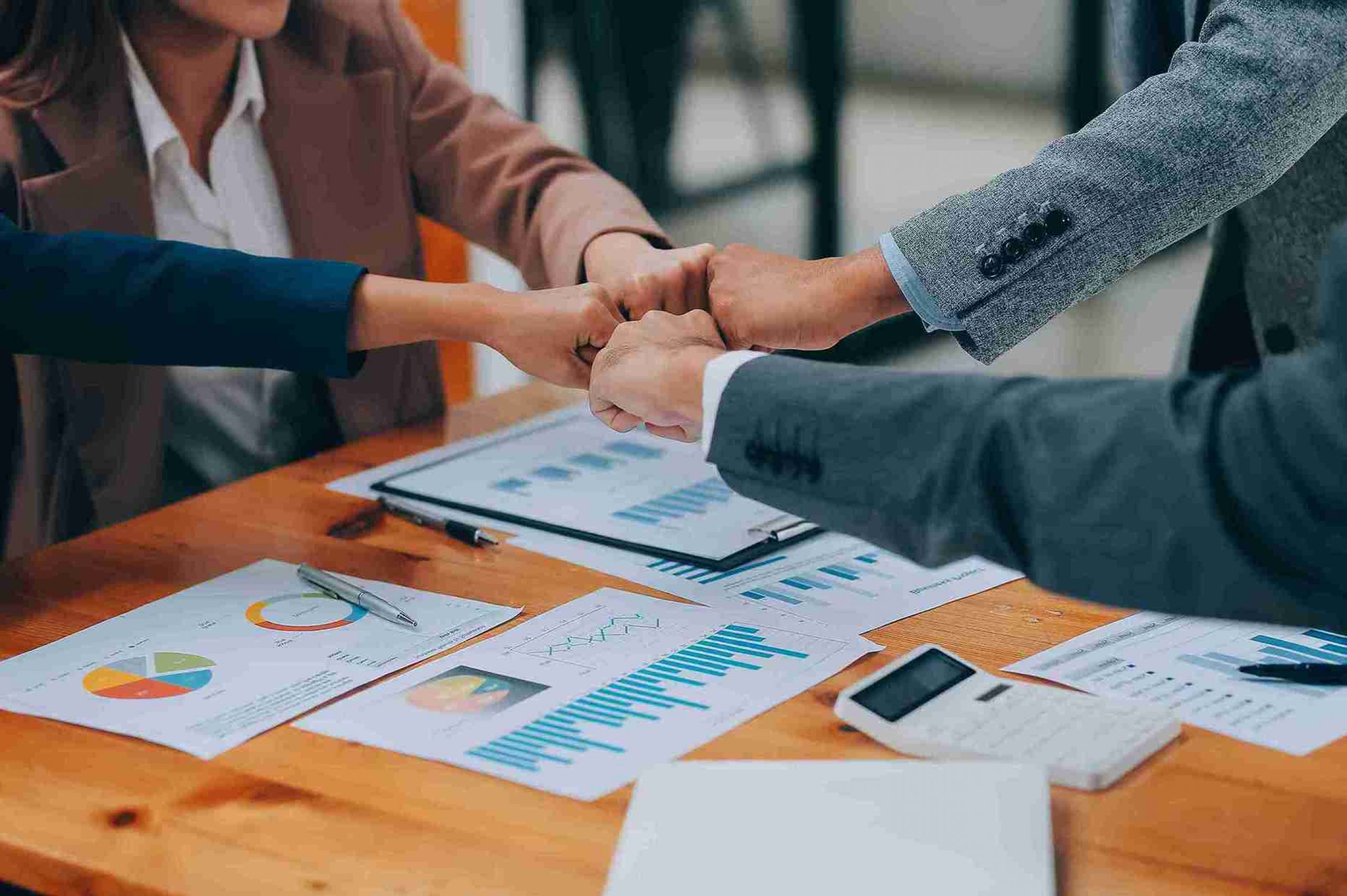 joint venture company while people join hand together