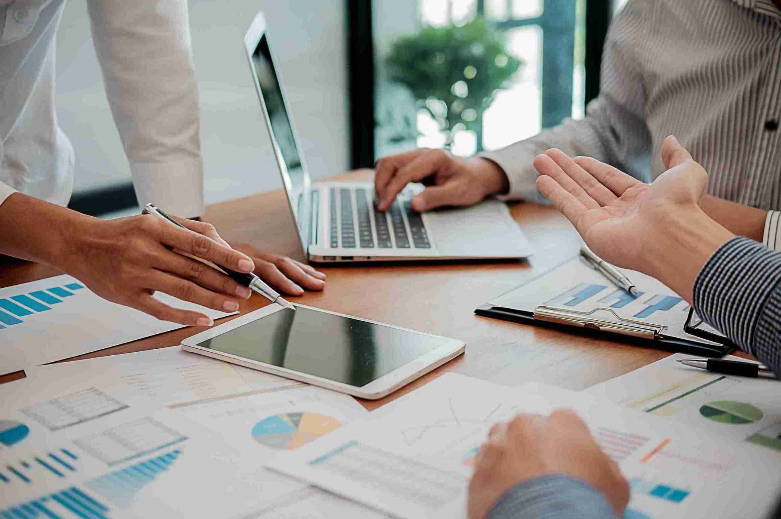man with colleagues working office